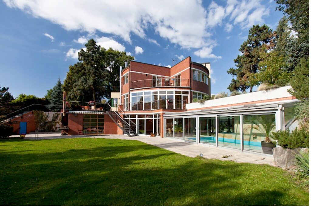 contemporary-garden-villa